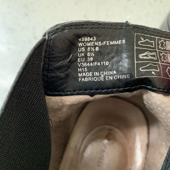 Lands’ End Black Chelsea Boot - Picture 7 of 11